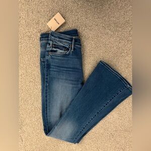 Weekender Mid-Rise Bootcut Jeans NBWT
Color: LAYOVER
Size: 27 (4)